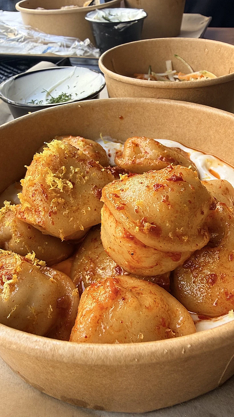 כיסונים עם אריסה לבנה חרפריף וגרידת לימון ב"שלושת הדובים"