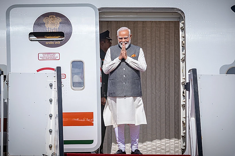 ראש ממשלת הודו מודי נוחת בנתב"ג