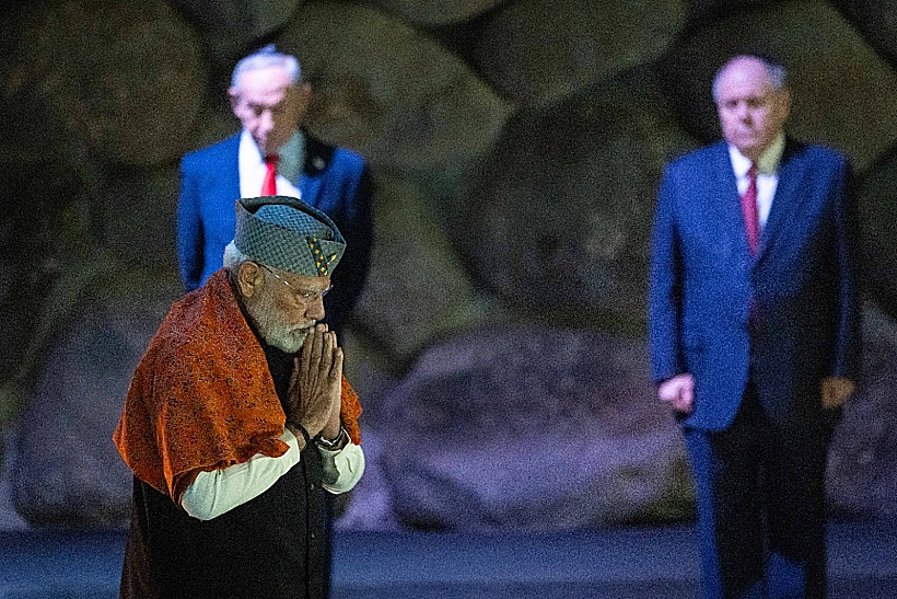 ראש ממשלת הודו נרנדרה מודי עם רה"מ נתניהו ביד ושם