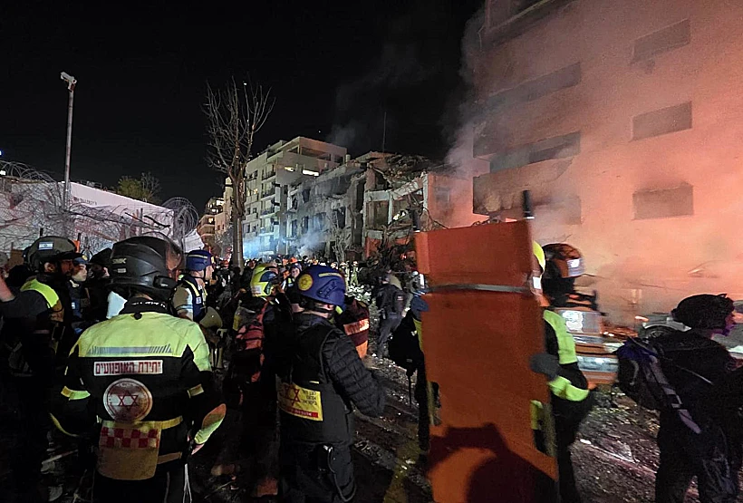 הרס בזירת פגיעה ישירה בתל אביב