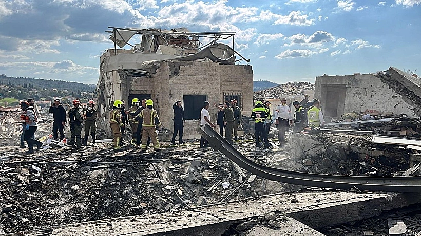 הרס בזירת הפגיעה הישירה בבית שמש