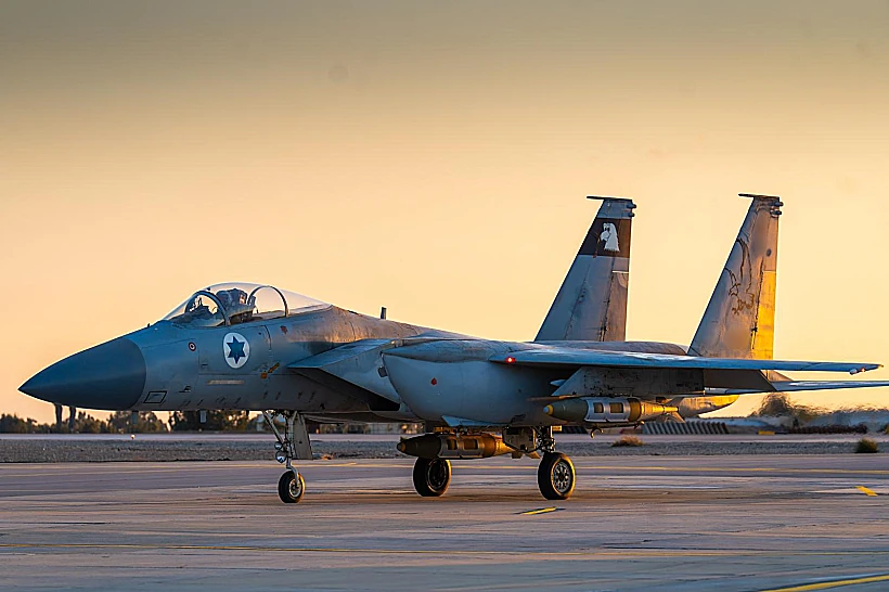 מטוס קרב ישראלי חוזר מהתקיפות באיראן