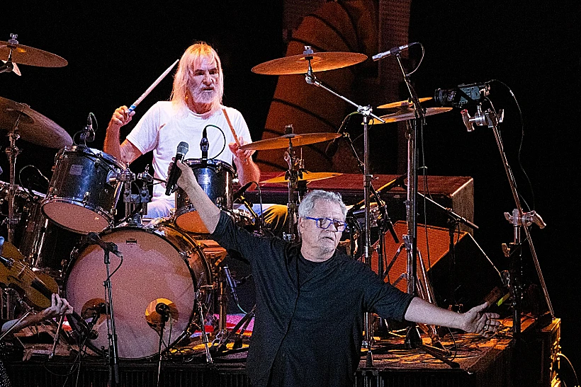 המתופף מאיר ישראל בהופעה עם שלמה ארצי, 2021