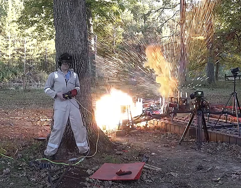 חיבר 400 סוללות לרכב בניסוי "מטורף