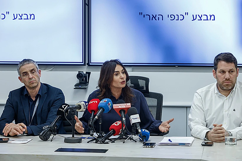 שרת התחבורה מירי רגב במסיבת עיתונאים