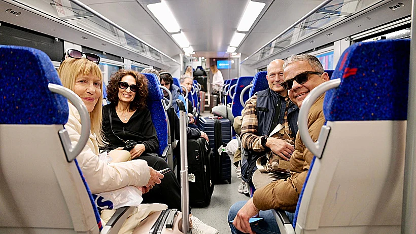 ישראלים ראשונים שהושבו ארצה מגיעים לנתב"ג