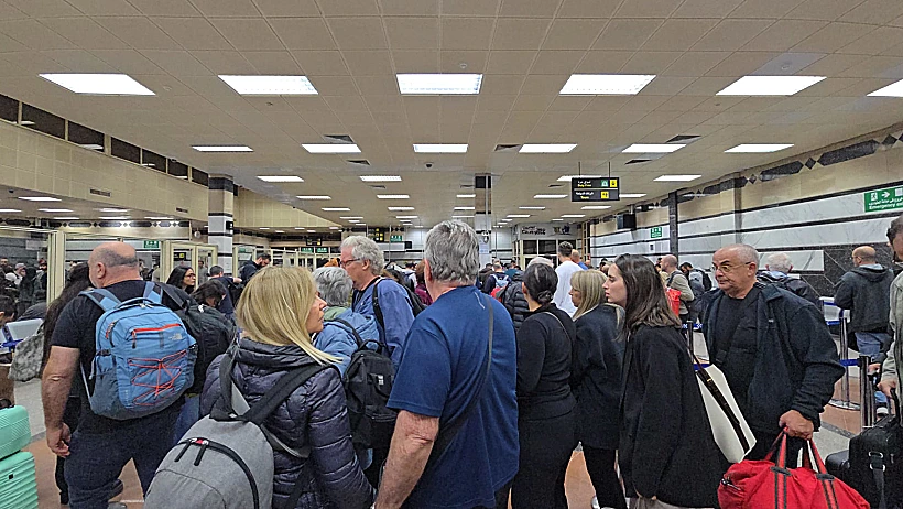 השדה באתונה עמוס בישראלים