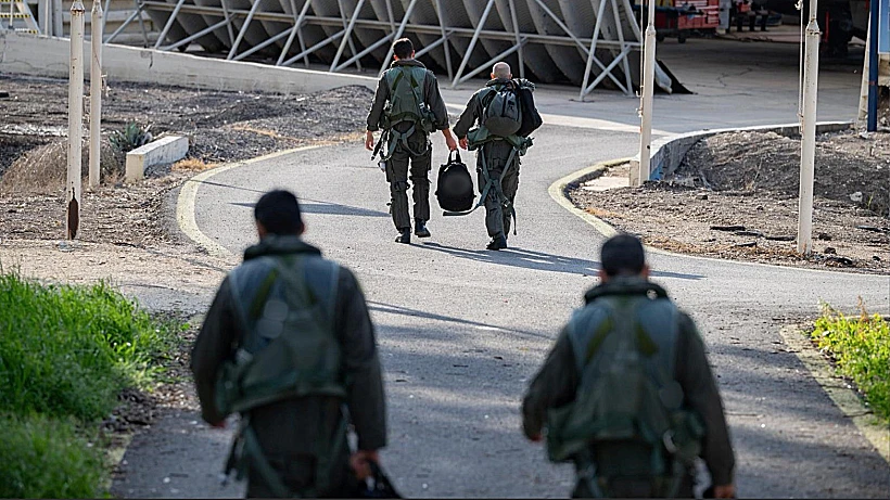 צוותי חיל האוויר בדרך לתקיפה באיראן