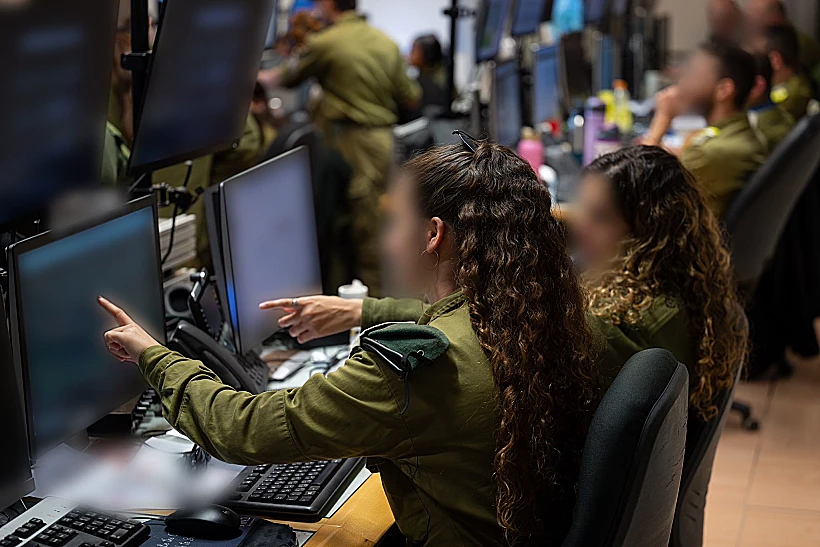 חיילות במודיעין