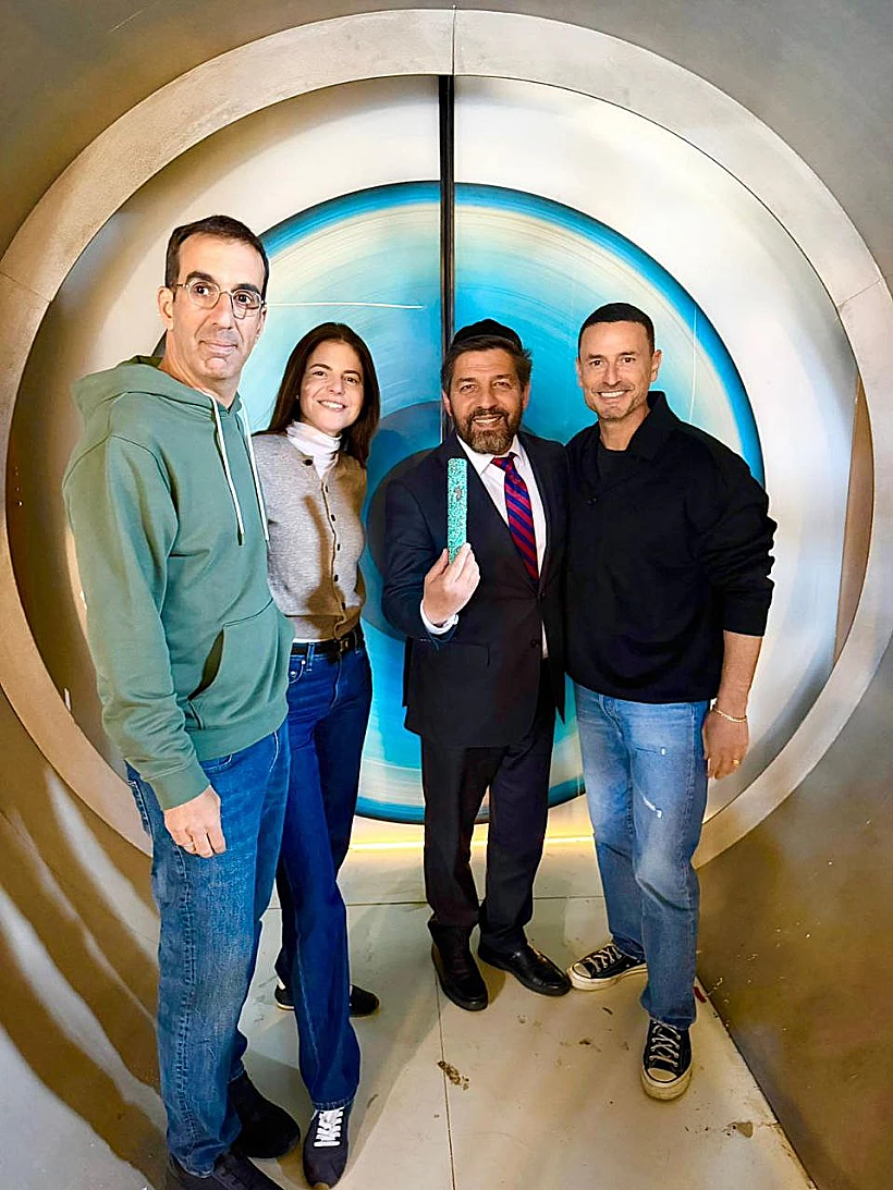 גיא זו ארץ, הרב מרדכי ניסים, לירון ויצמן ורועי עוז