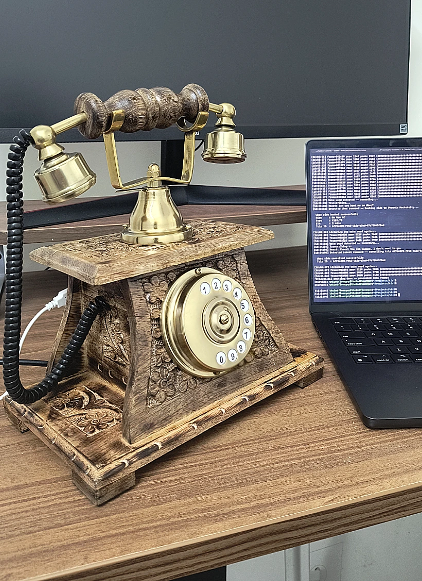 החליט לקחת טלפון חוגה ישן של סבו ולתת לו חיים חדשים