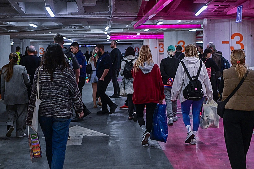 ישראלים במרחב המוגן בתל אביב