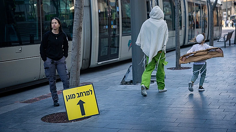 שלט המכוון למרחב מוגן בירושלים