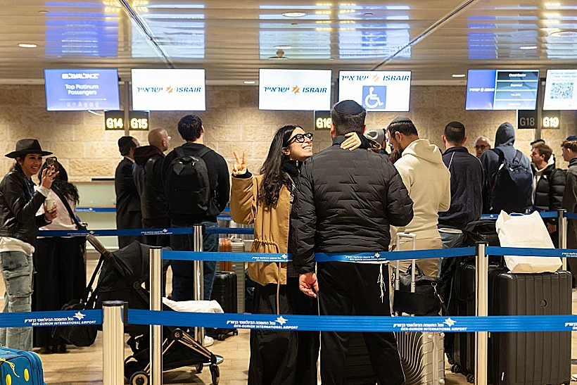 הנוסעים הראשונים בטיסות היוצאות