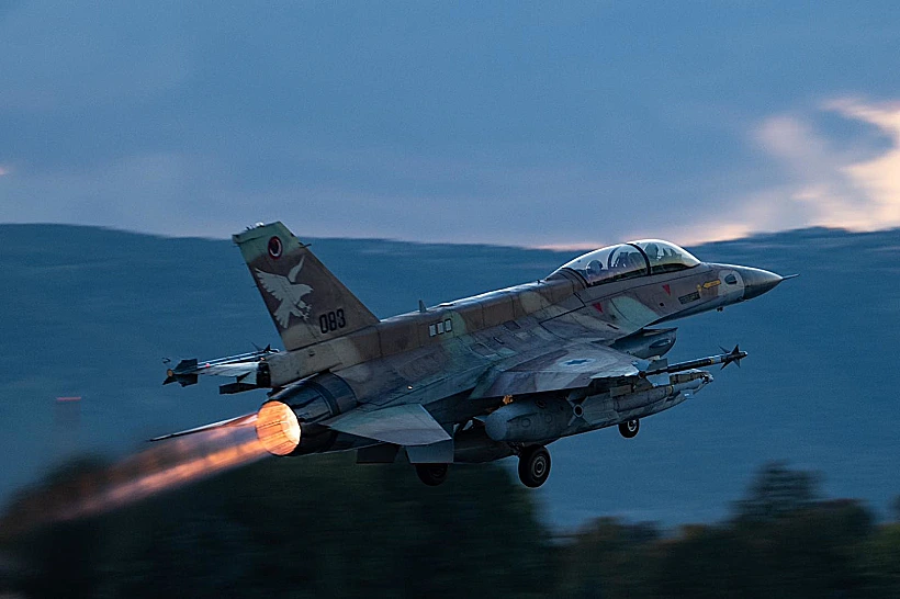 מטוס קרב של חיל האוויר ממריא