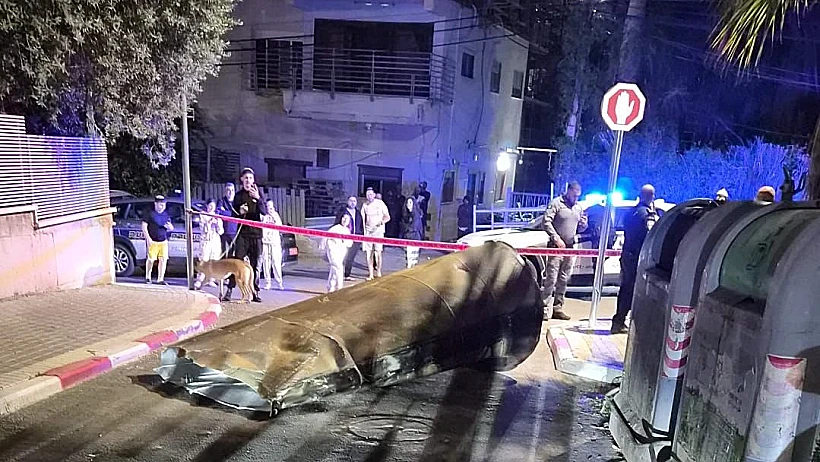 שבר טיל גדול שנפל על כביש בטבריה
