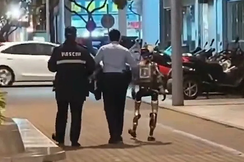 אולי אחד המקרים הראשונים שבהם שוטרים נאלצו להתמודד עם חשוד שהוא בכלל רובוט?