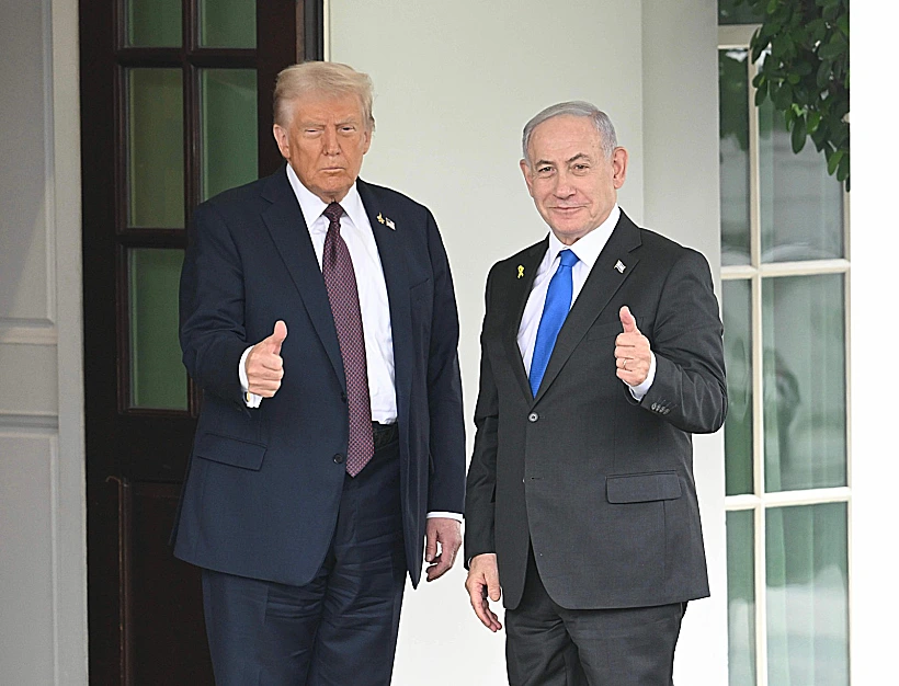 איש האשליות טוען כי הצליח ליצור “ערוץ תקשורת טלפתי” בין דונלד טראמפ לבנימין נתניהו