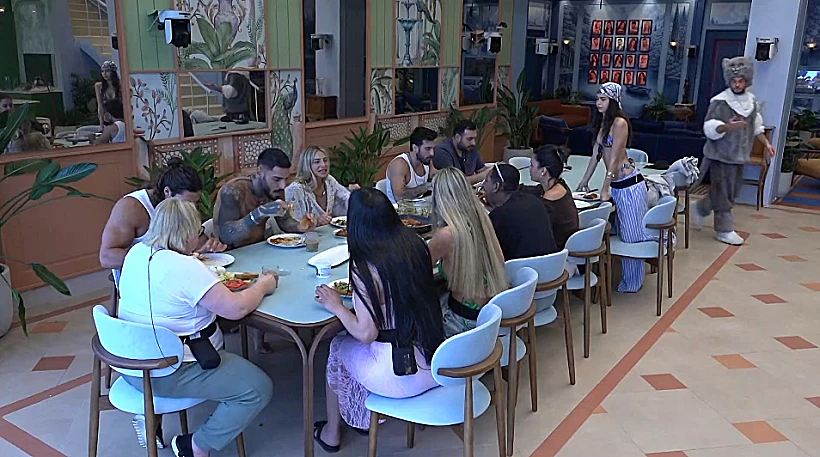 האח הגדול: הדיירים יושבים לצהריים