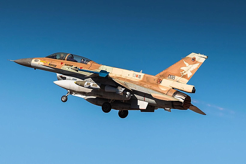 מטוס קרב של חיל האוויר בדרך לתקיפה באיראן