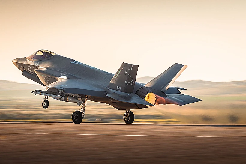 מטוס קרב של חיל האוויר בדרך לתקיפה באיראן