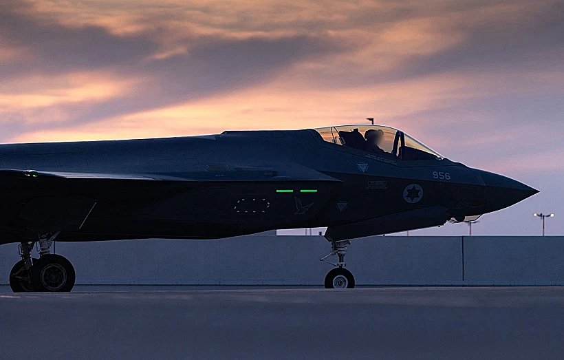 מטוס קרב של חיל האוויר בדרך לתקיפה באיראן