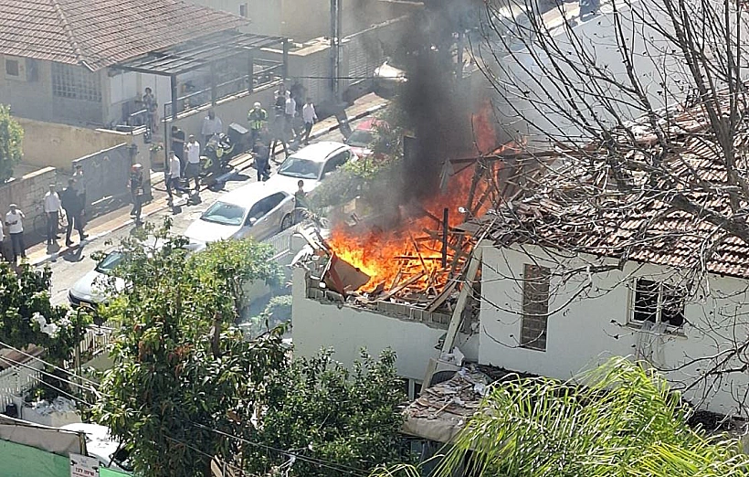 נפילת שברי יירוט על בית בשפלה