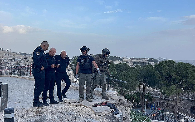 כוחות משטרה בזירת הנפילה בעיר העתיקה בירושלים