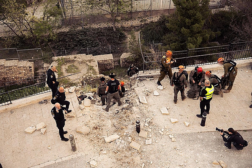 כוחות פיקוד העורף בזירת הנפילה בעיר העתיקה בירושלים