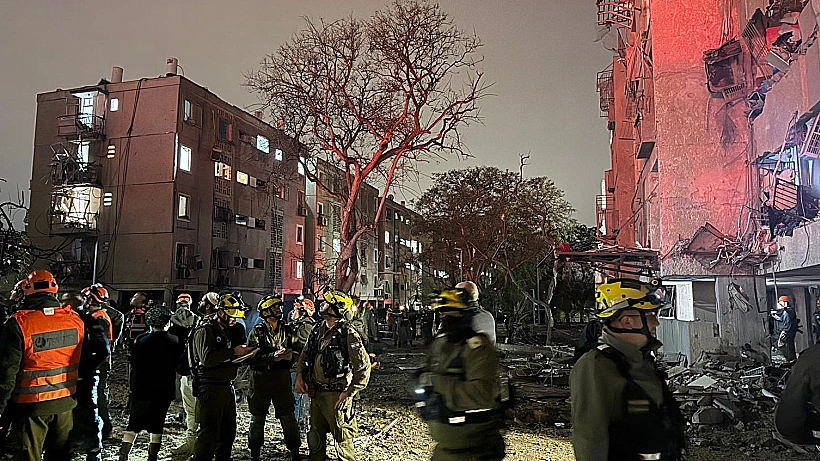 כוחות פיקוד העורף בזירת הפגיעה בערד