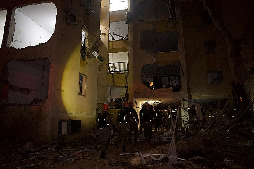 כוחות פיקוד העורף בזירת הפגיעה הישירה בערד