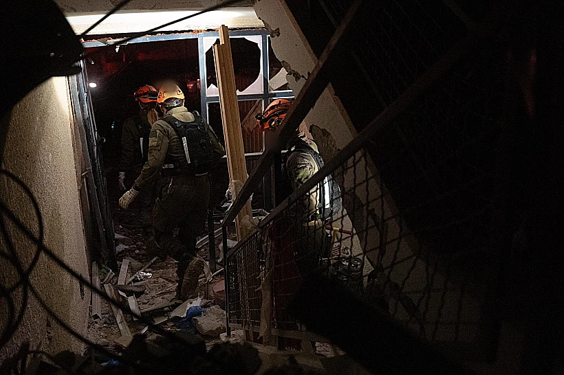 כוחות פיקוד העורף בזירת הפגיעה הישירה בערד