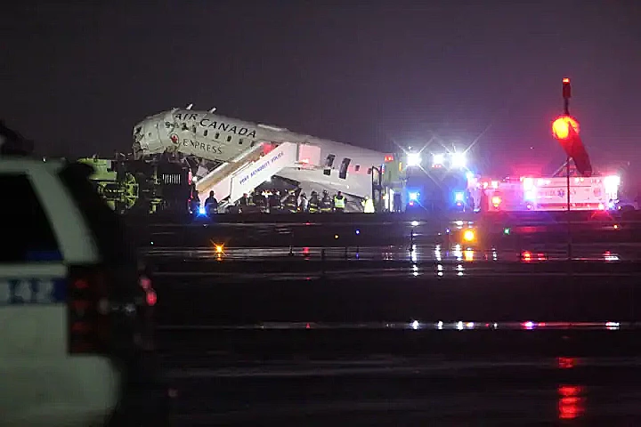 מטוס אייר קנדה שעשה התאונה עם כבאית