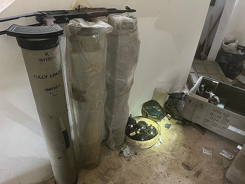 אמל"ח שאותר בתוך מבנה בכפר בדרום לבנון