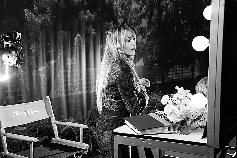 מיילי סיירוס בתור האנה מונטנה