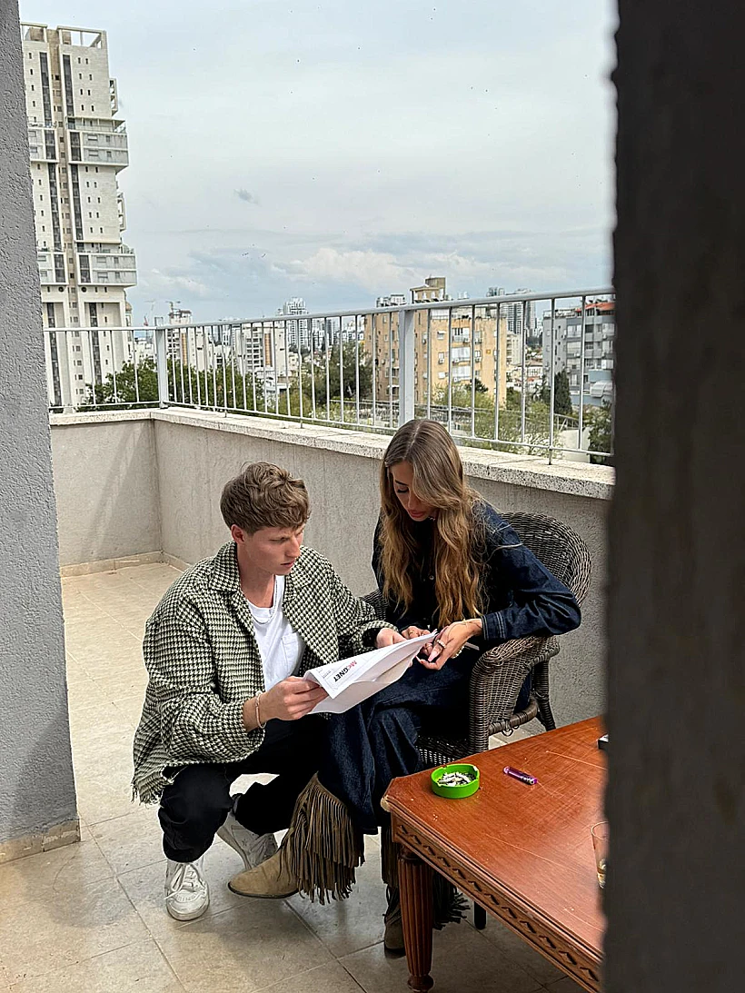 מתוך צילומי הסדרה "חיים כפולים"