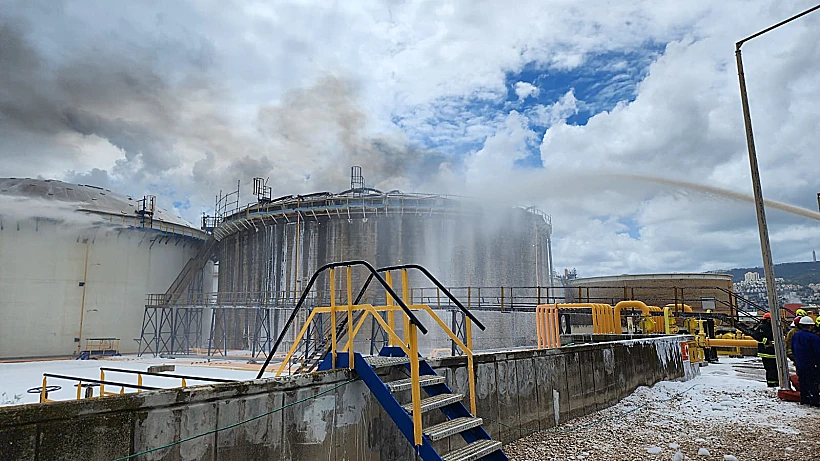 הפגיעה בבתי הזיקוק בחיפה