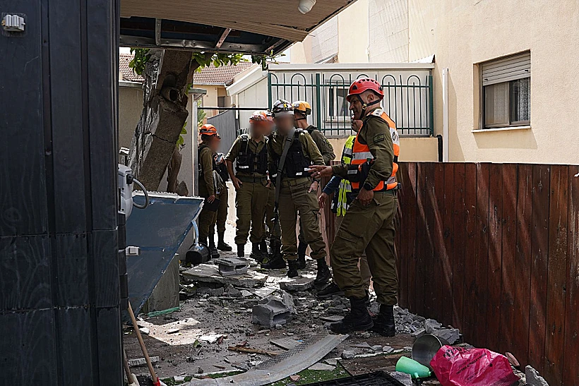 כוחות פיקוד העורף בזירת נפילה בצפון