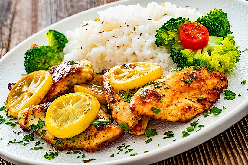 חזה עוף עם אורז וירקות