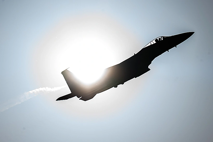 מטוס קרב של חיל האוויר ממריא לתקיפה באיראן