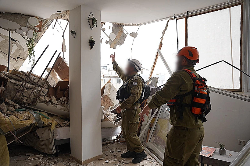 כוחות פיקוד העורף בזירת קריסת הבניין בתל אביב