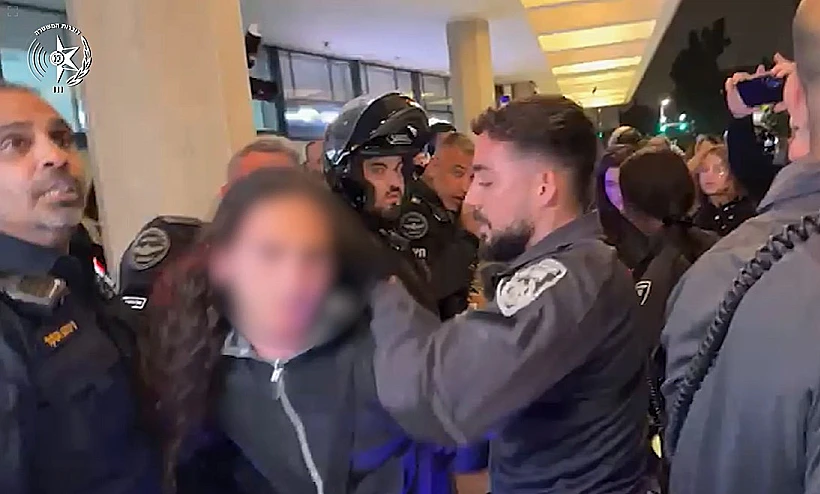 עימותים בהפגנה נגד המלחמה בכיכר הבימה