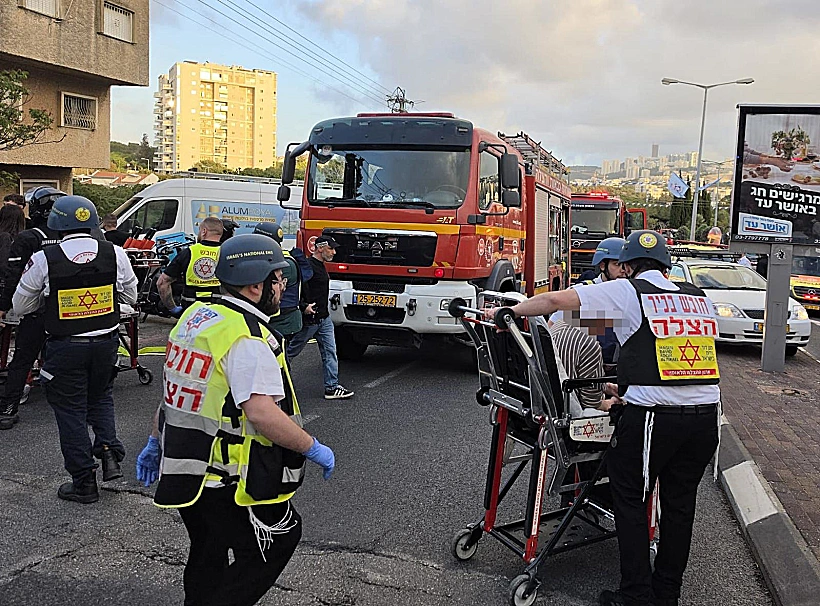צוותי מד"א וכבאות והצלה בזירת הנפילה בחיפה, איראן, טיל, שיגור, איראני, שאגת הארי