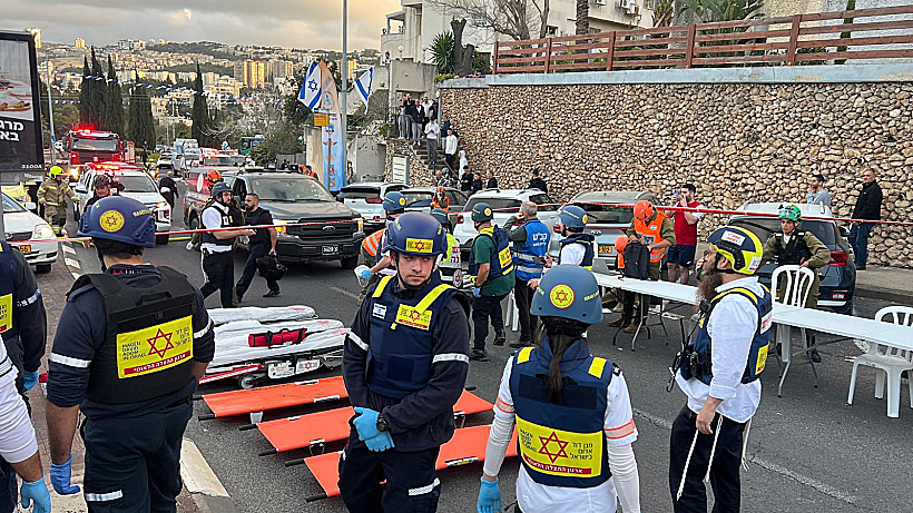 צוותי מד"א וכבאות והצלה בזירת הנפילה בחיפה, איראן, מבצע שאגת הארי, כבאות והצלה