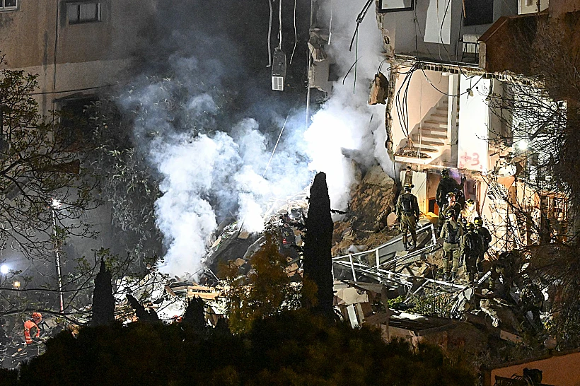 כוחות פועלים בזירת הפגיעה בחיפה