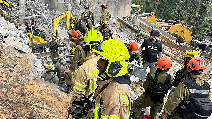 כוחות פועלים בזירת הפגיעה בחיפה