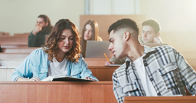 סורקים שאלות מבחן ומקרינים תשובות ישירות על העדשה - בזמן אמת ובדיסקרטיות כמעט מוחלטת