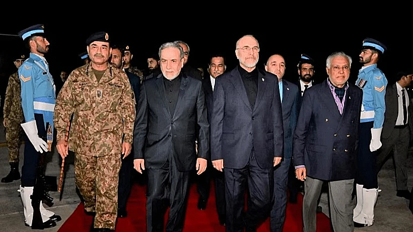 המשלחת האיראנית עם הנחיתה בפקיסטן