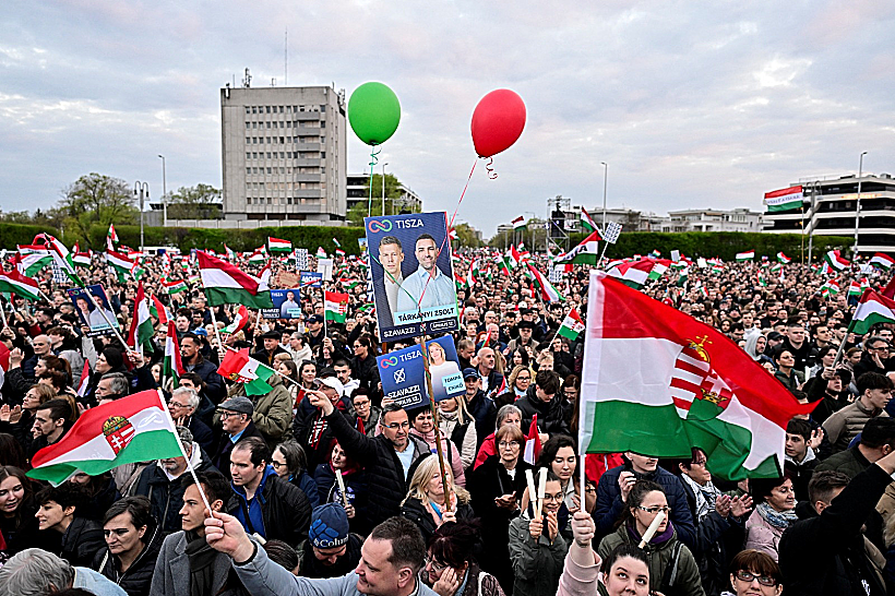 עצרת ענק לתמיכה בפיטר מגיאר בדברצן