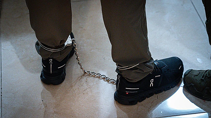 מעצר חשודים בארגון הפשיעה חרירי, אזיקים, מעצר, חשוד